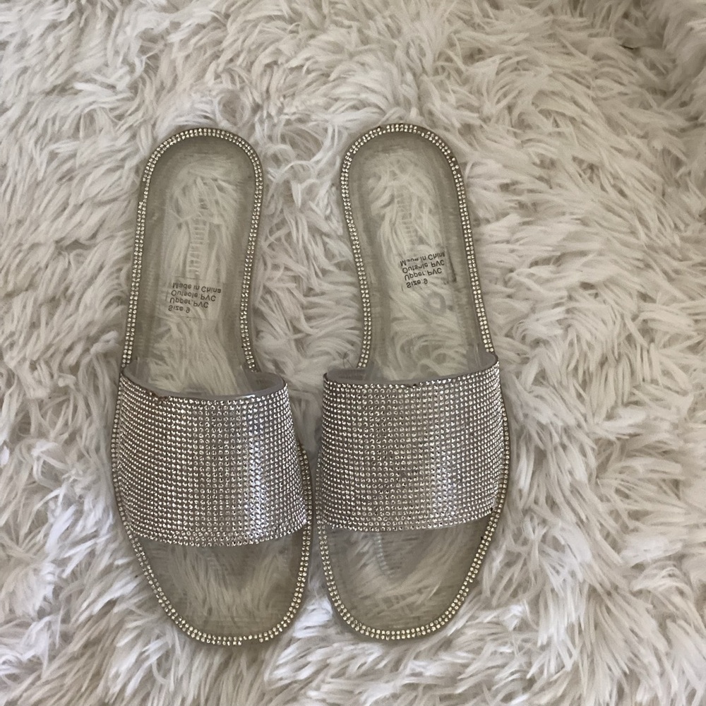Plastic sandals with small rhinestones